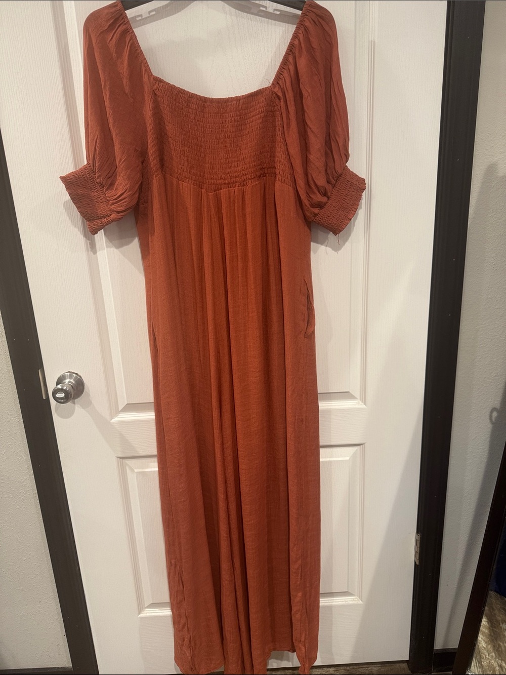 Flowy Jumpsuit with Pockets and Puff Sleeves - Picture 6 of 7